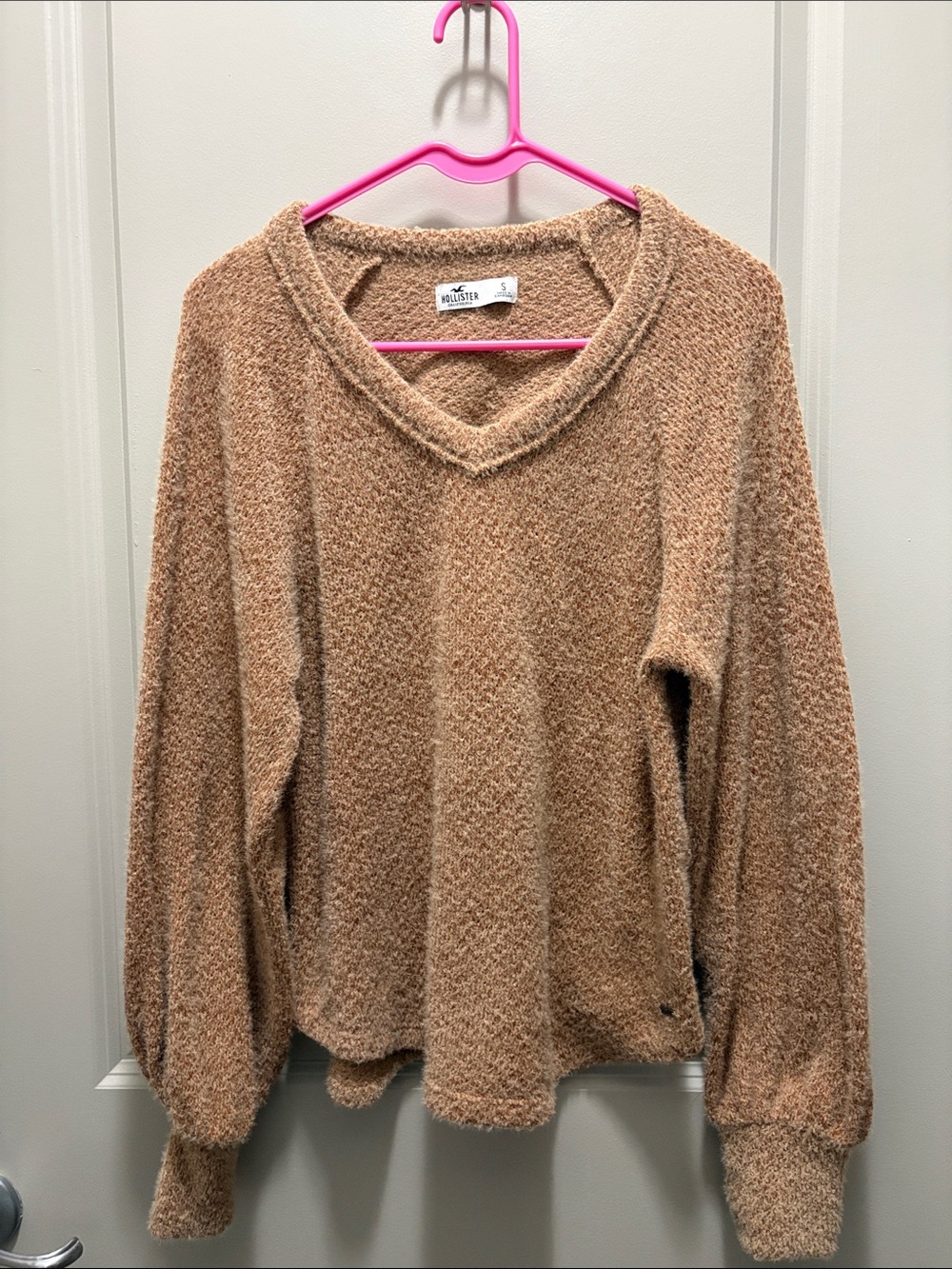Hollister Cozy V-Neck Bouclé Sweater - Camel